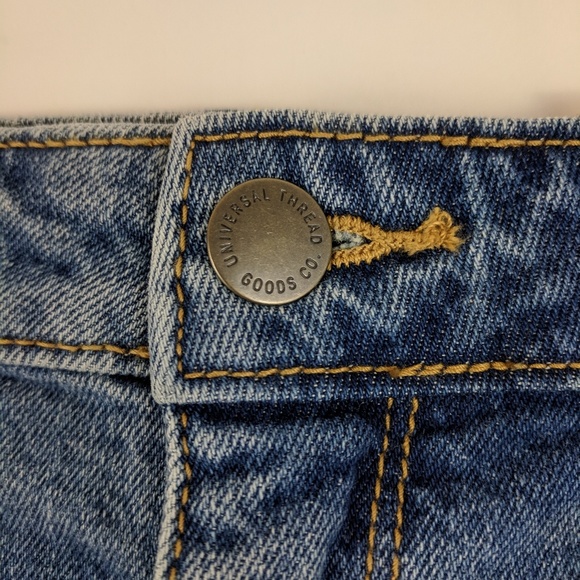 Universal Threads Distressed Jean Shorts - Picture 3 of 6